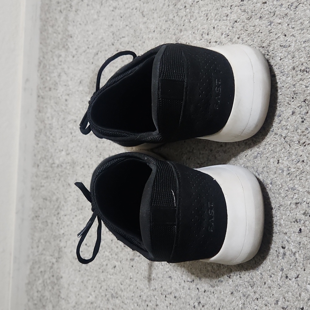Kizik Unisex Madrid Eco Knit Sneakers in Black Size M 10.5/W 12 - Picture 4 of 13